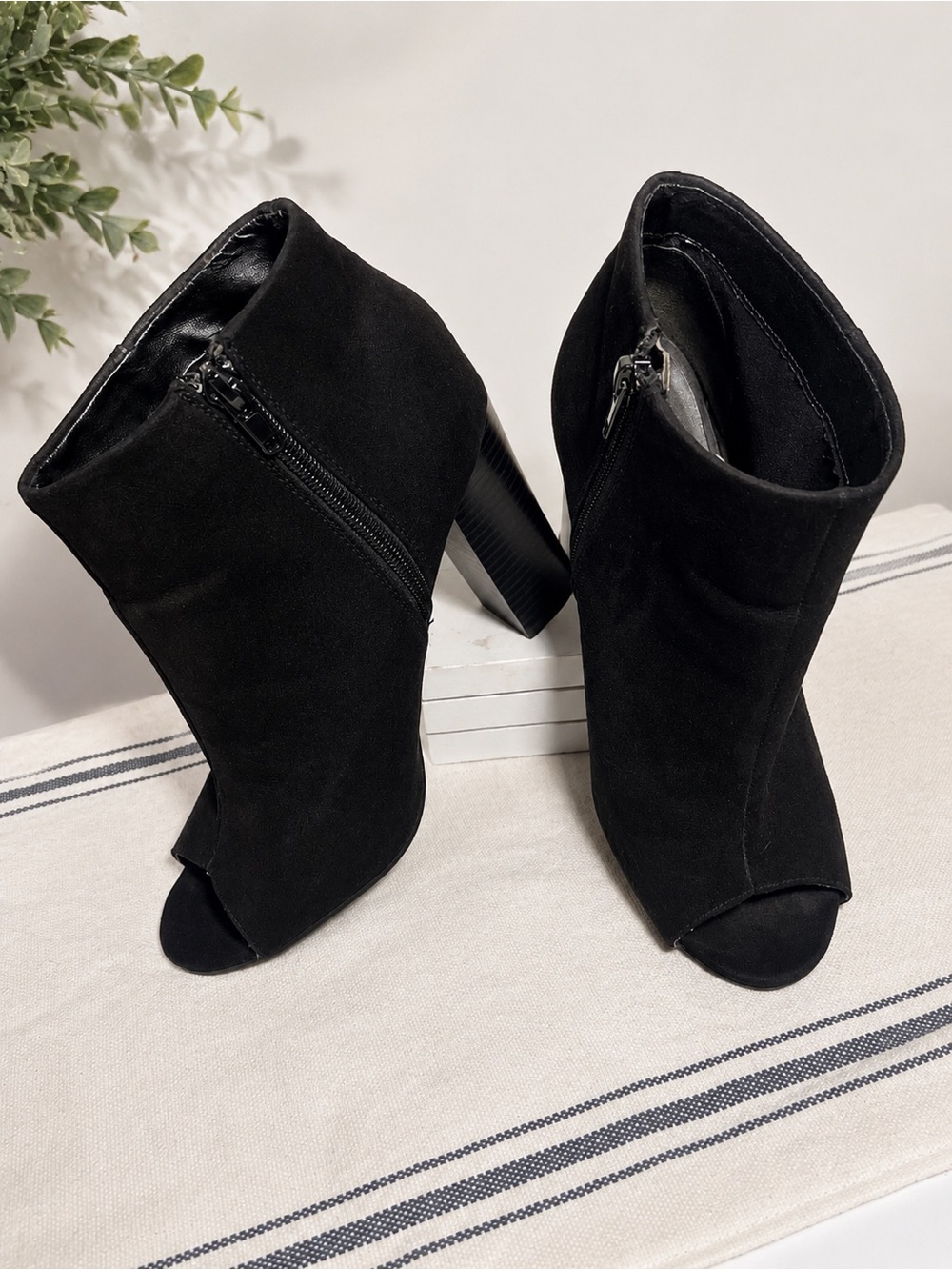 Bamboo Womens Black Faux Suede Peep Toe Ankle Booties Block Heel Size 9